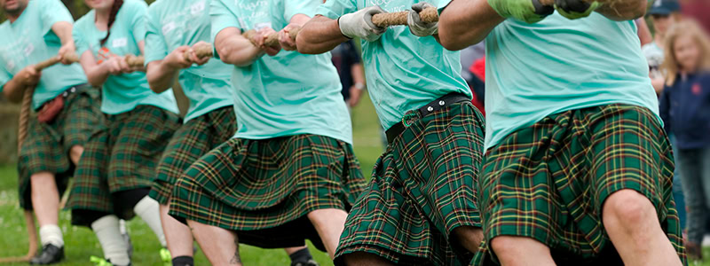 Sjove skotsk teambuilding-event med Highland Games. Perfekt som udendørs aktivitet.